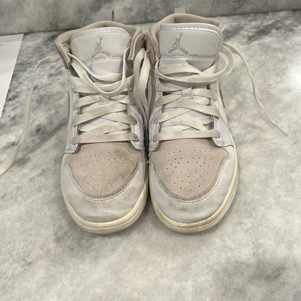 Air Jordan 1 mid SE Craft youth size 3. Worn